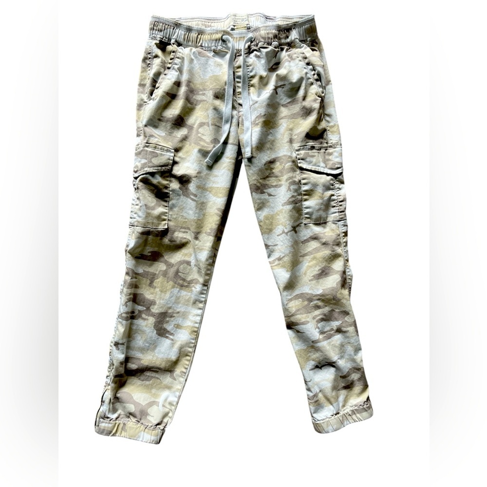Sanctuary Camouflage Cargo Joggers in Olive and Tan